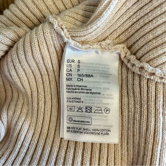 H&M cropped textured knit dolman sleeve sweater. Size S. - Picture 8 of 8